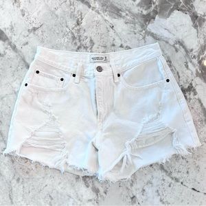 Abercrombie & Fitch Curve Love “High Rise Mom Short - size 28 in White.